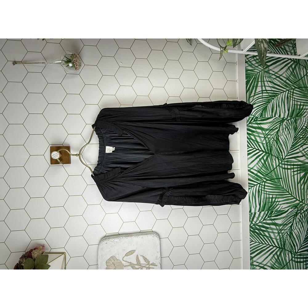 roan & ryan by Evereve Black Kylee Satin V-Neck Ruffle Blouse - Size - Small